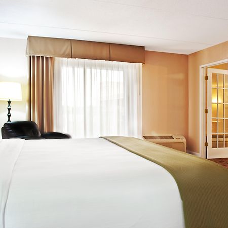 Holiday Inn Express Schaumburg-Rolling Meadows By Ihg Exterior photo