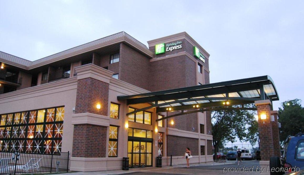Holiday Inn Express Schaumburg-Rolling Meadows By Ihg Exterior photo
