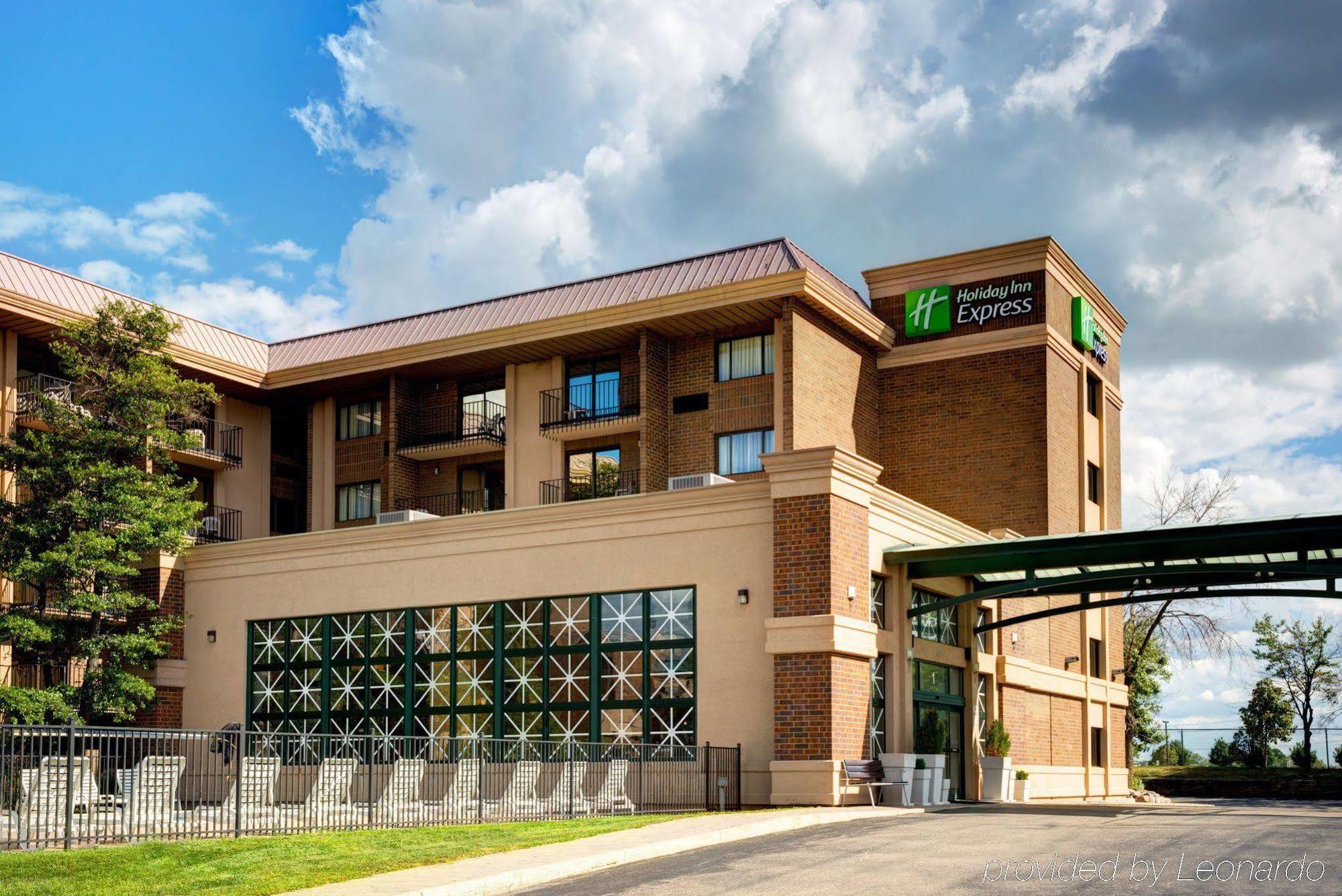 Holiday Inn Express Schaumburg-Rolling Meadows By Ihg Exterior photo